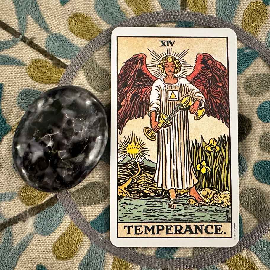 Crystal Indigo Gabbro Connection Item