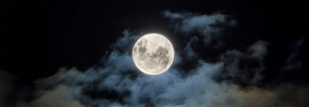 article Full Moon in Libra 2025: Wounds, Mirrors, and Turning Points