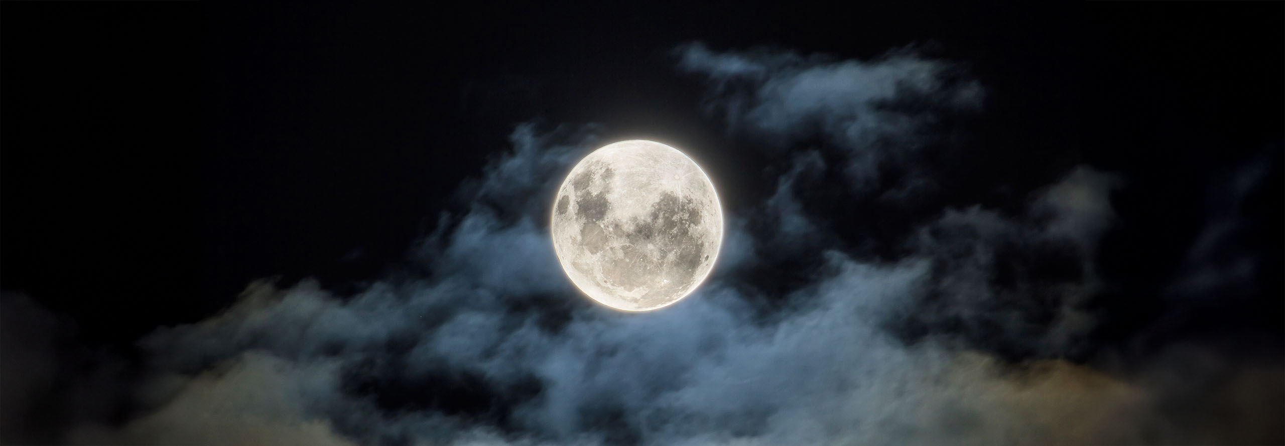 article Full Moon in Libra 2025: Wounds, Mirrors, and Turning Points