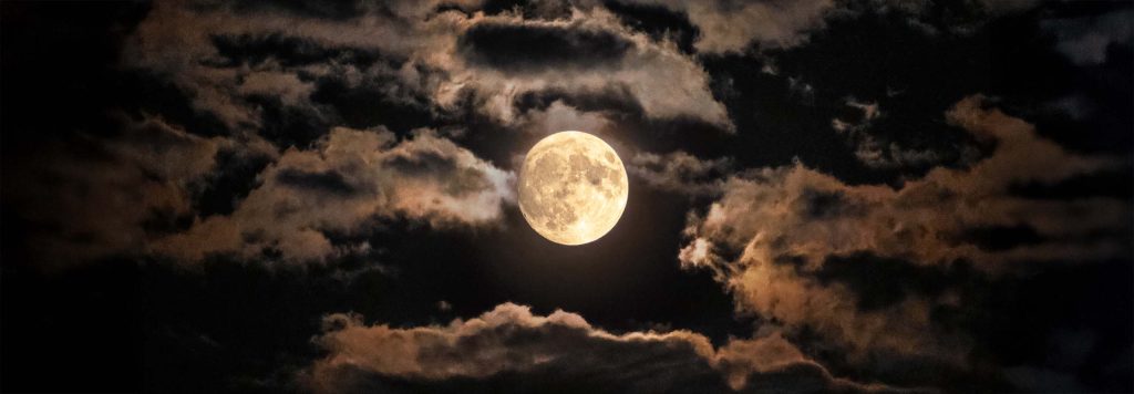 article Full Moon in Capricorn 2025: Emotional Maturation